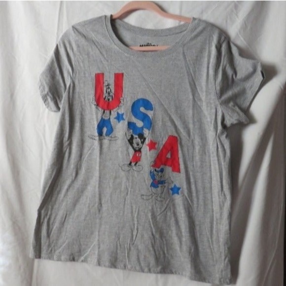 Disney Mickey & Friends USA T-Shirt - Adult Large - Picture 1 of 4
